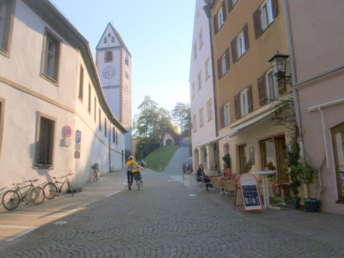 The uphill march to the F&uuml;ssen Church and Castle (Kirche und Schloss).